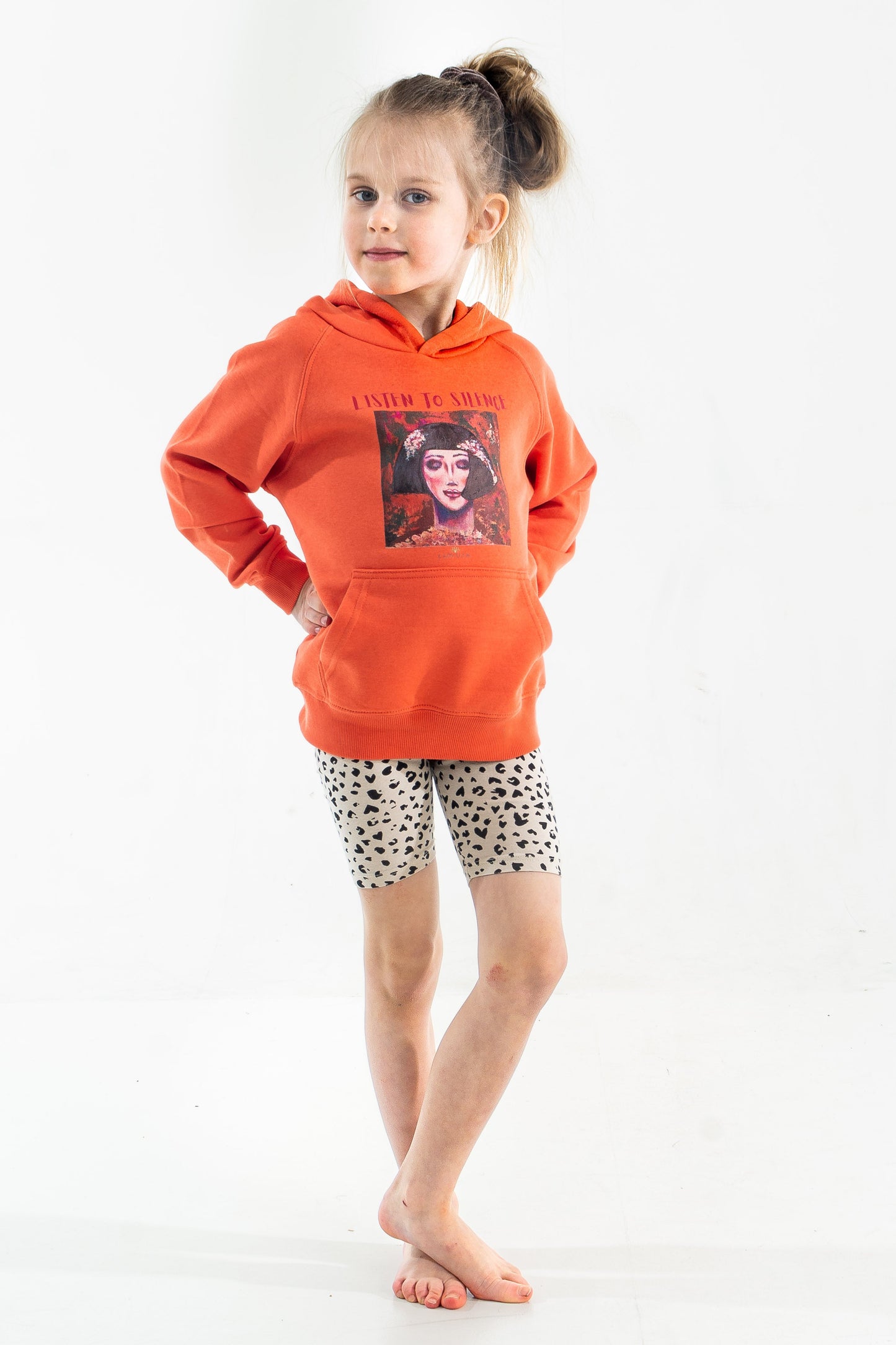 #tshirt_ilovemylife# #tshirt# #tsärk# #artonproducts# #kannakunsti# #kott# #termopudel# #art_sKids eco hoodie LISTEN TO SILENCE#product_type