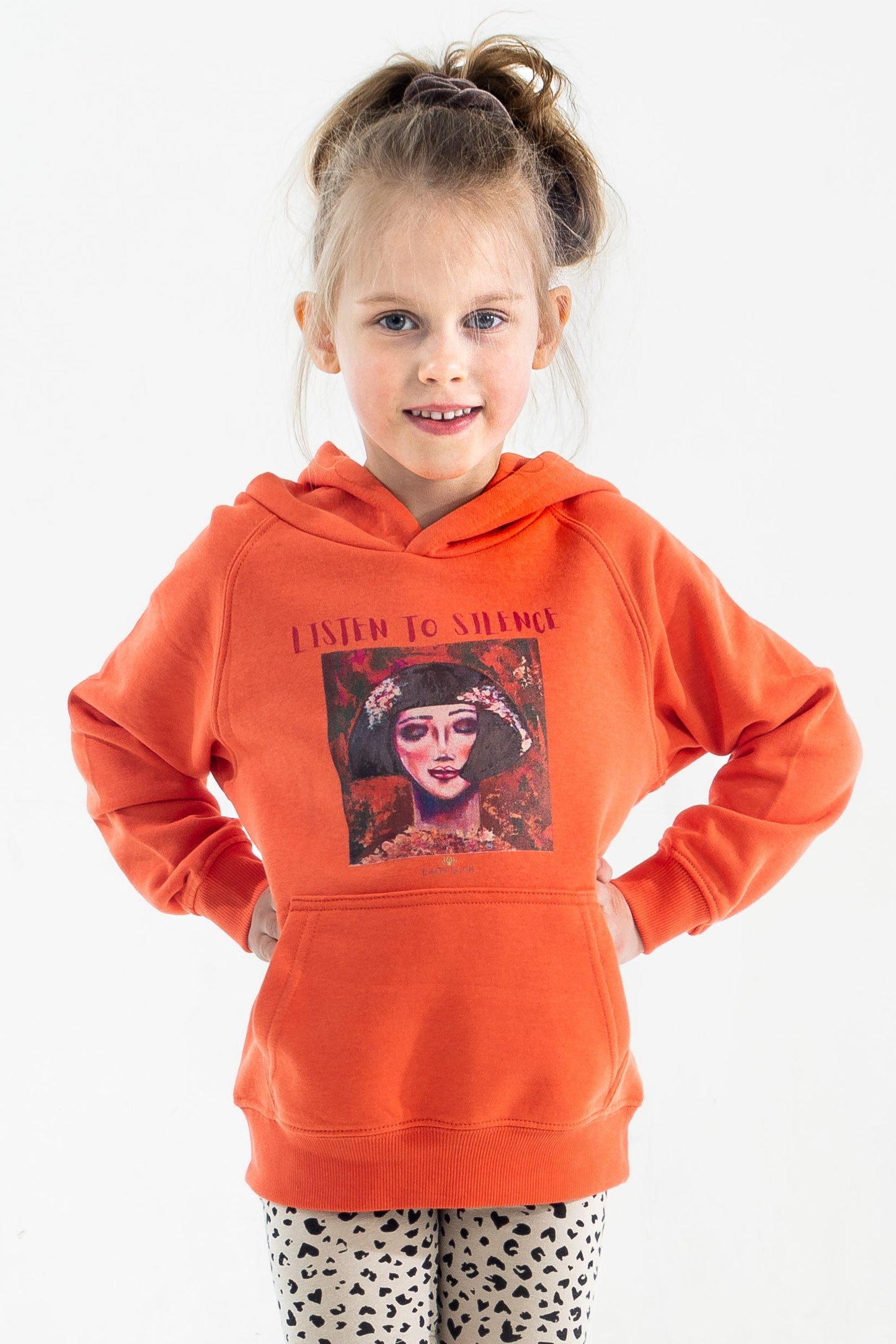 #tshirt_ilovemylife# #tshirt# #tsärk# #artonproducts# #kannakunsti# #kott# #termopudel# #art_sKids eco hoodie LISTEN TO SILENCE#product_type