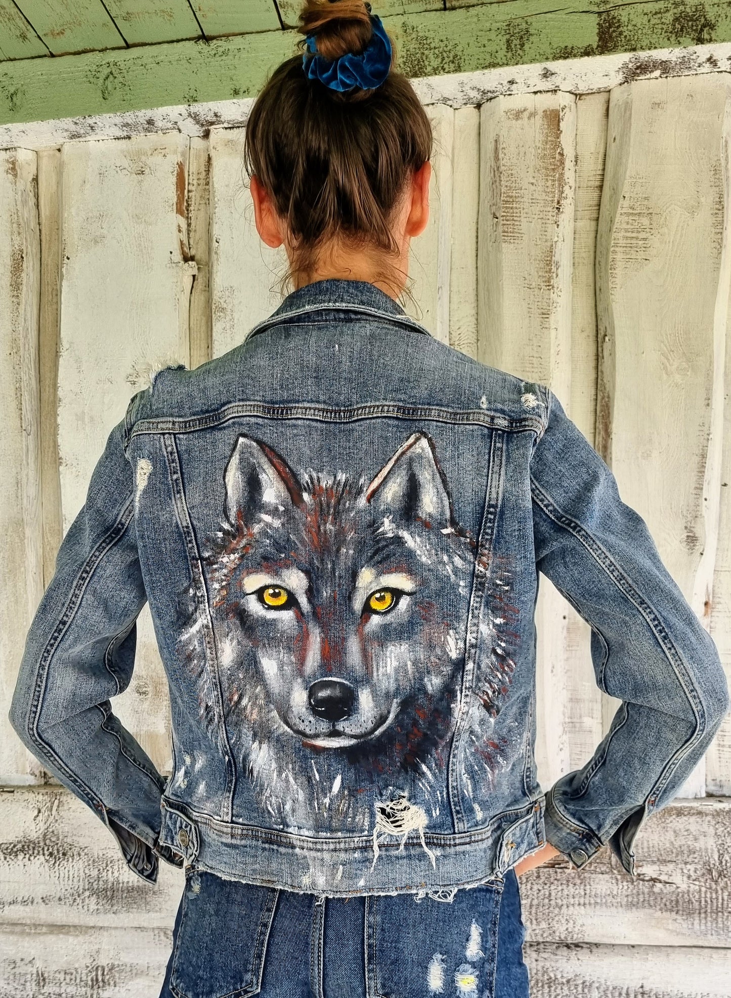 WOLF.
